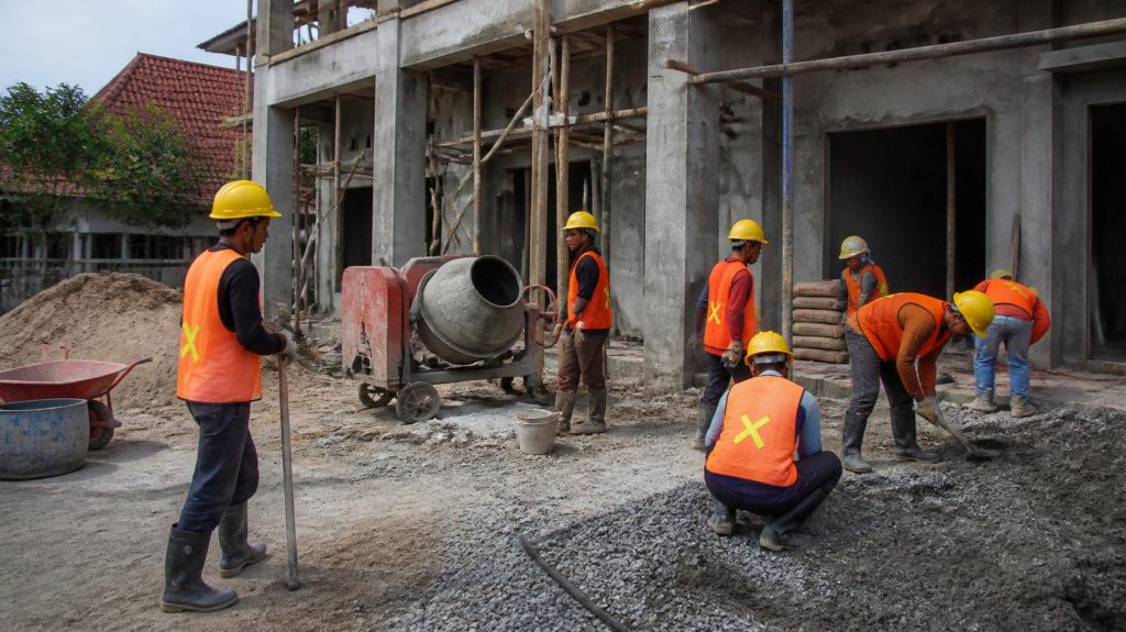 cara menghitung biaya bangun rumah per meter terbaru dan faktor yang mempengaruhinya